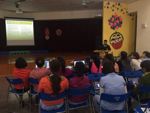 Trường MN Phúc Đồng tổ chức tập huấn cách soạn giáo án điện tử với phần mềm Power point cho CBGV.
